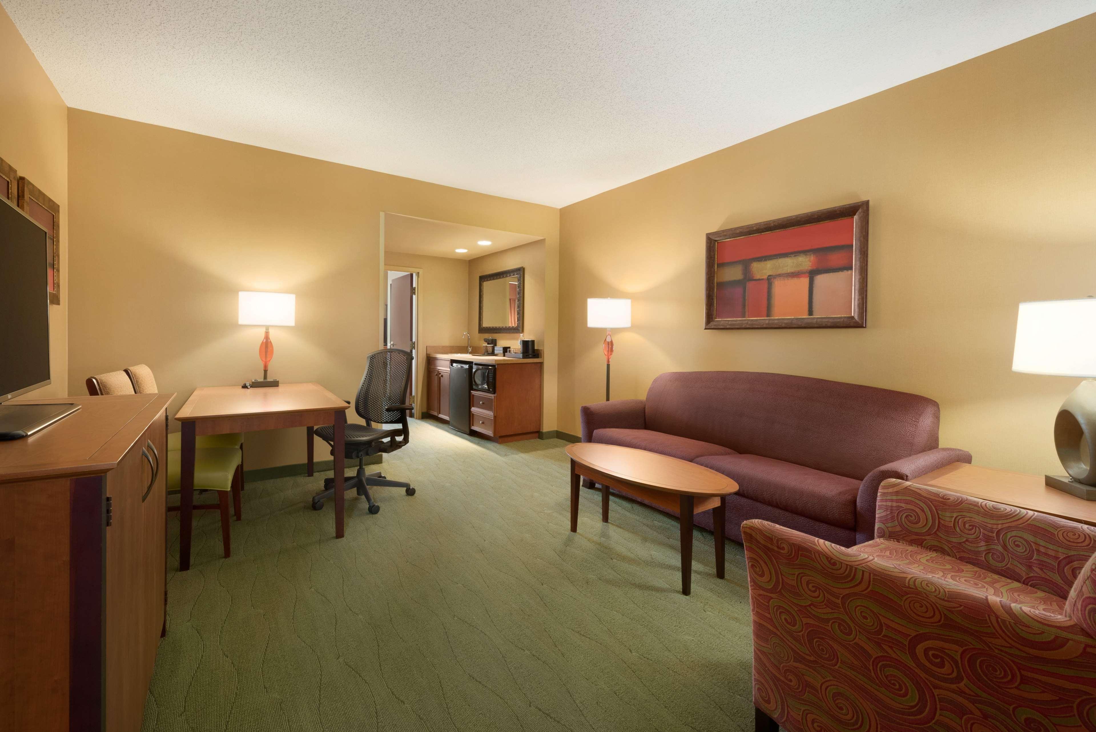 Embassy Suites East Peoria Hotel And Riverfront Conference Center Exterior foto