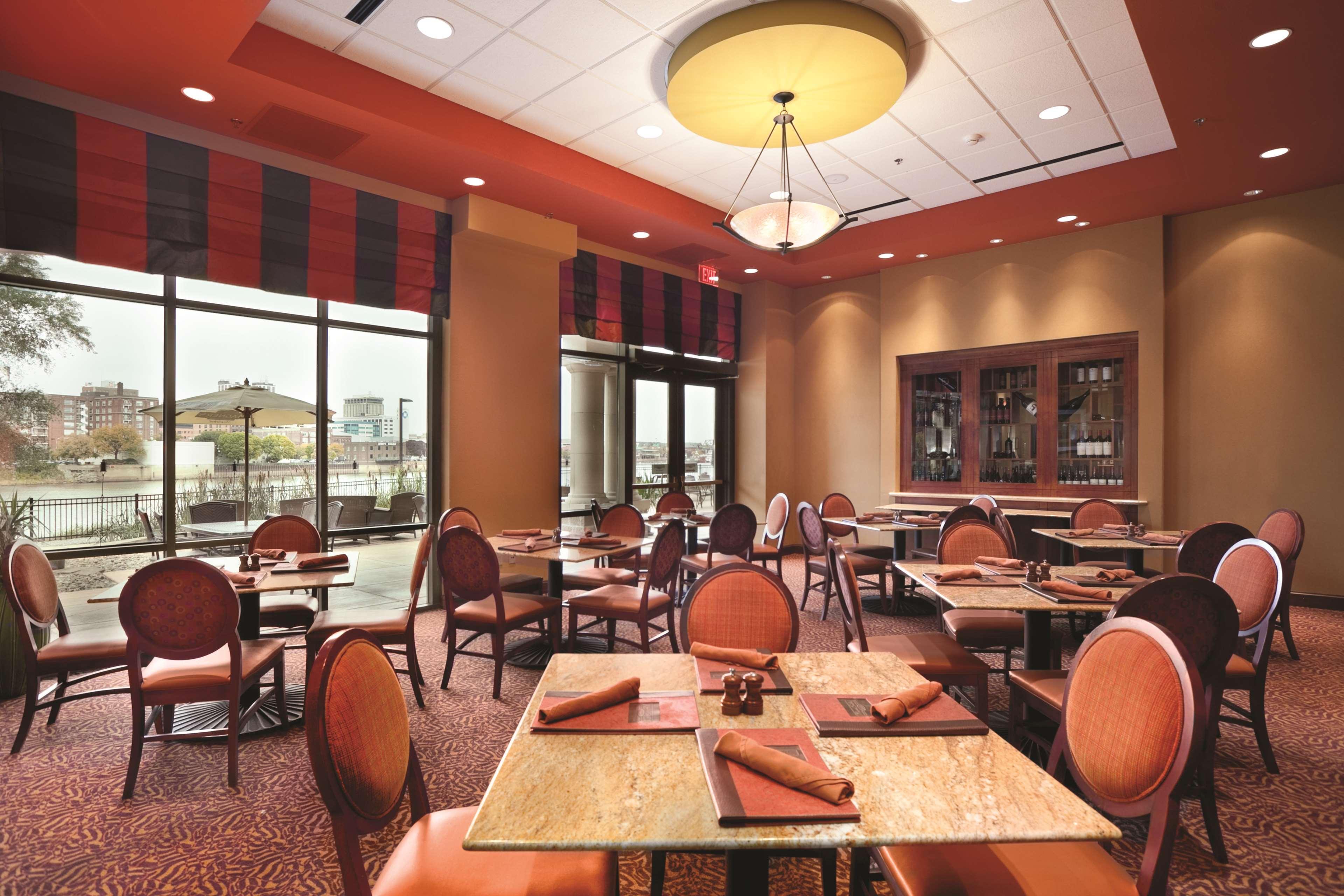 Embassy Suites East Peoria Hotel And Riverfront Conference Center Restaurante foto