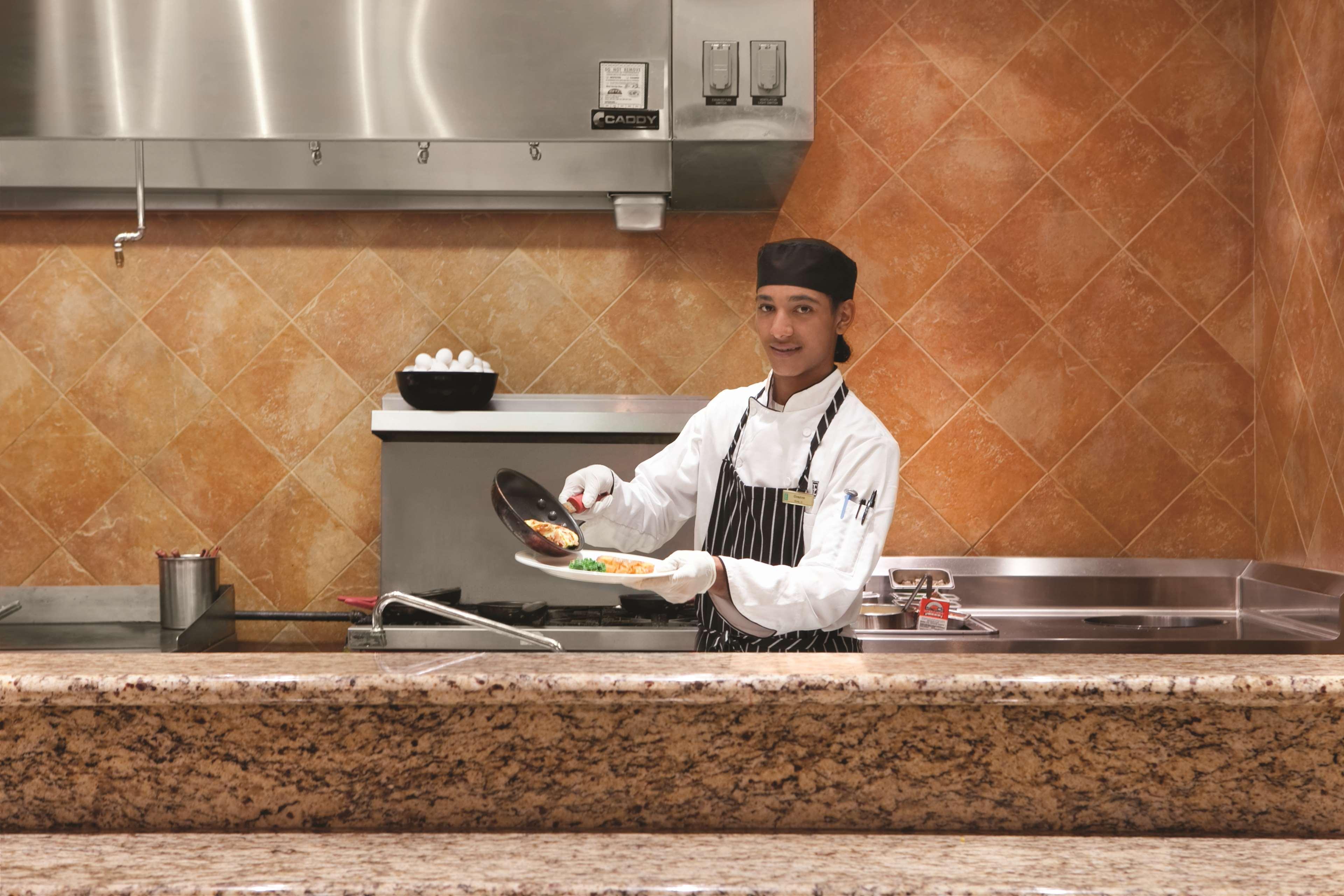 Embassy Suites East Peoria Hotel And Riverfront Conference Center Restaurante foto