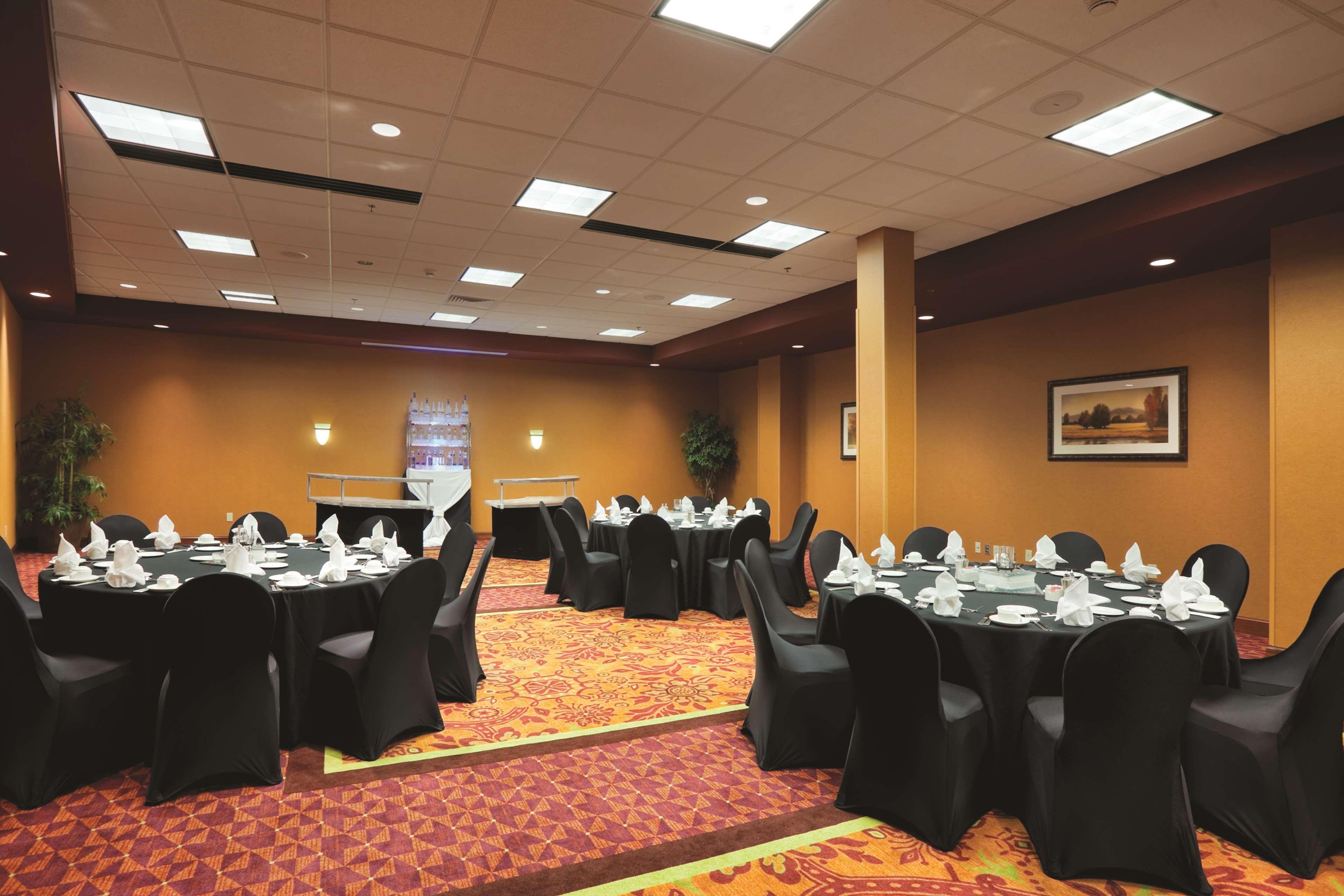Embassy Suites East Peoria Hotel And Riverfront Conference Center Restaurante foto