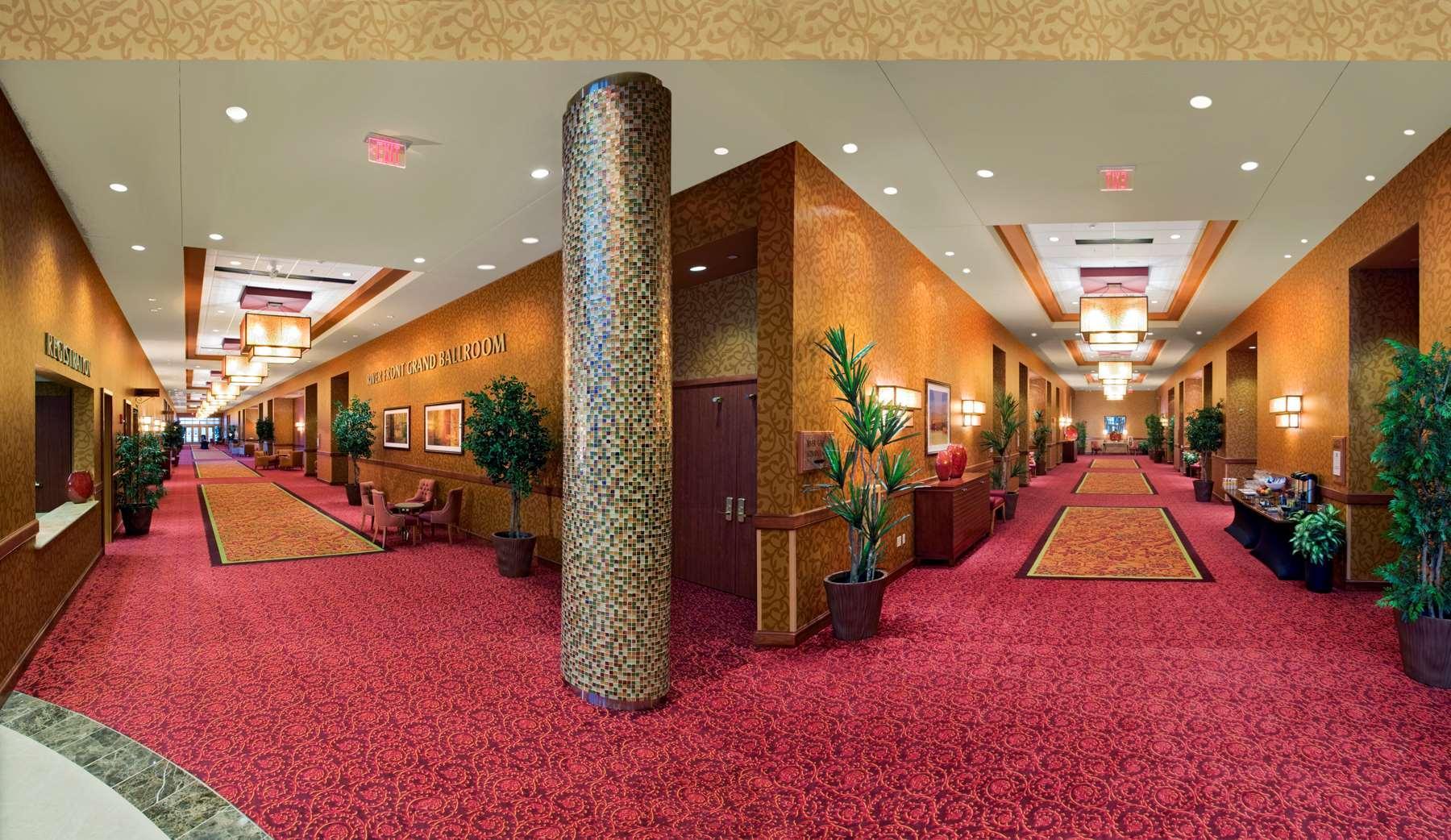 Embassy Suites East Peoria Hotel And Riverfront Conference Center Exterior foto