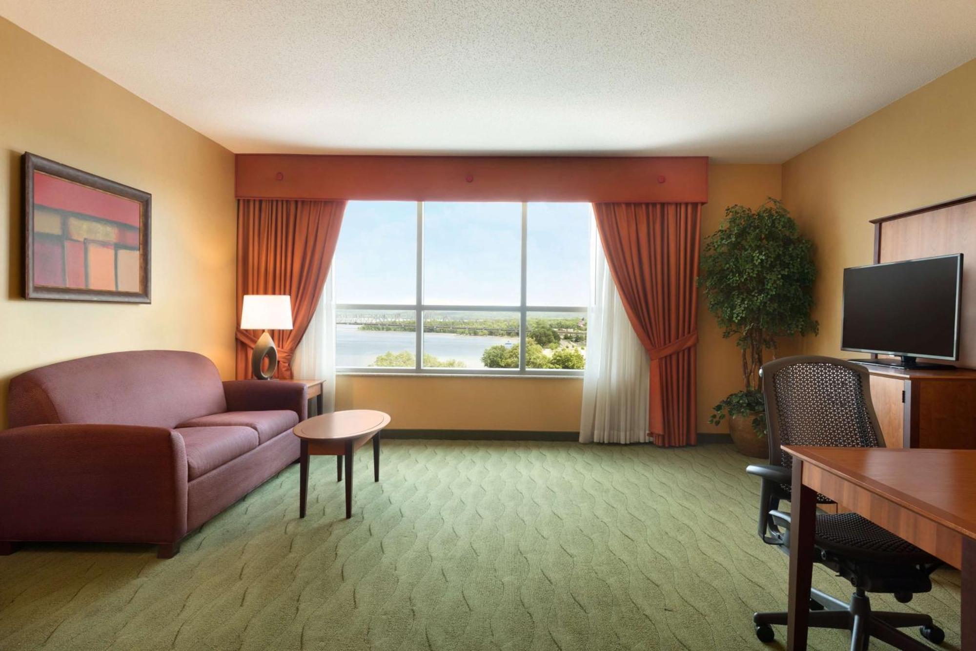 Embassy Suites East Peoria Hotel And Riverfront Conference Center Exterior foto